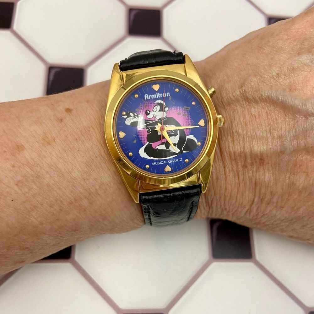 Vintage Armitron x Looney Tunes Pepe Le Pew Musical Watch “…Mood for Love” 🎵 - Picture 9 of 17